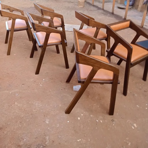  Burudani Dining Chair