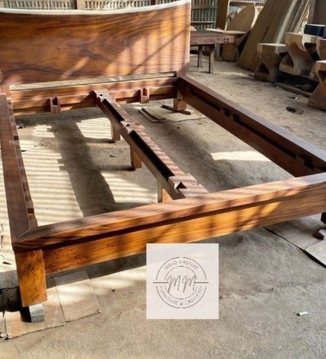 Mizizi King Bed
